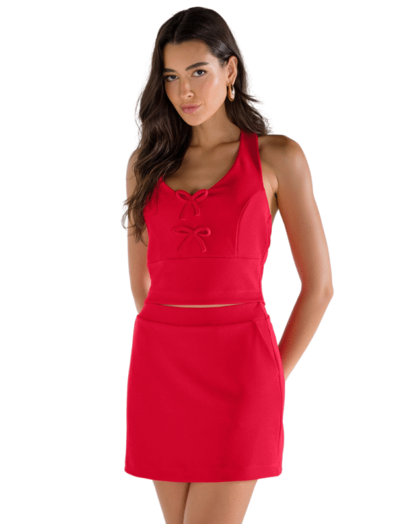 Blusa frente única parado no ar